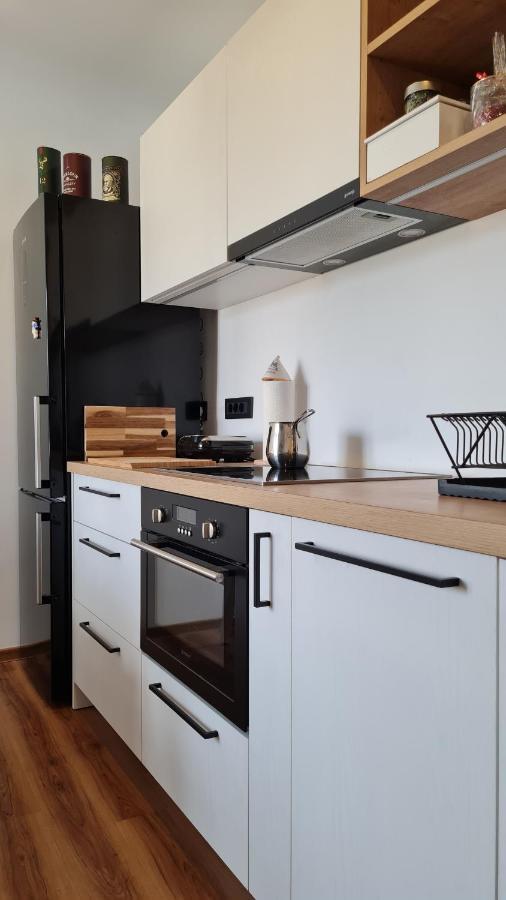 Ljubljanotti Appartement Ljubljana Buitenkant foto